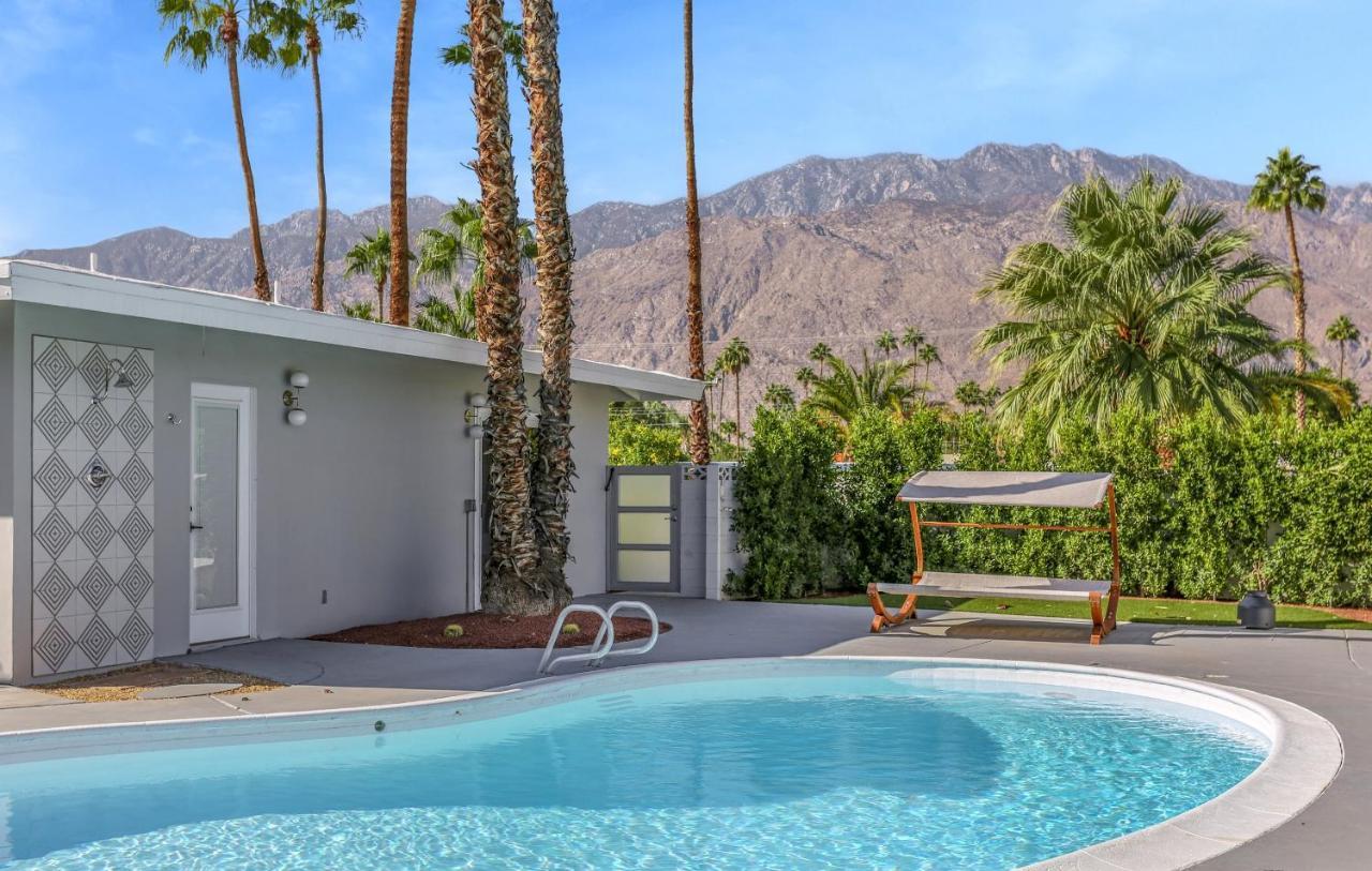 Desert Flamingo Ps - A Ryson Palm Springs
