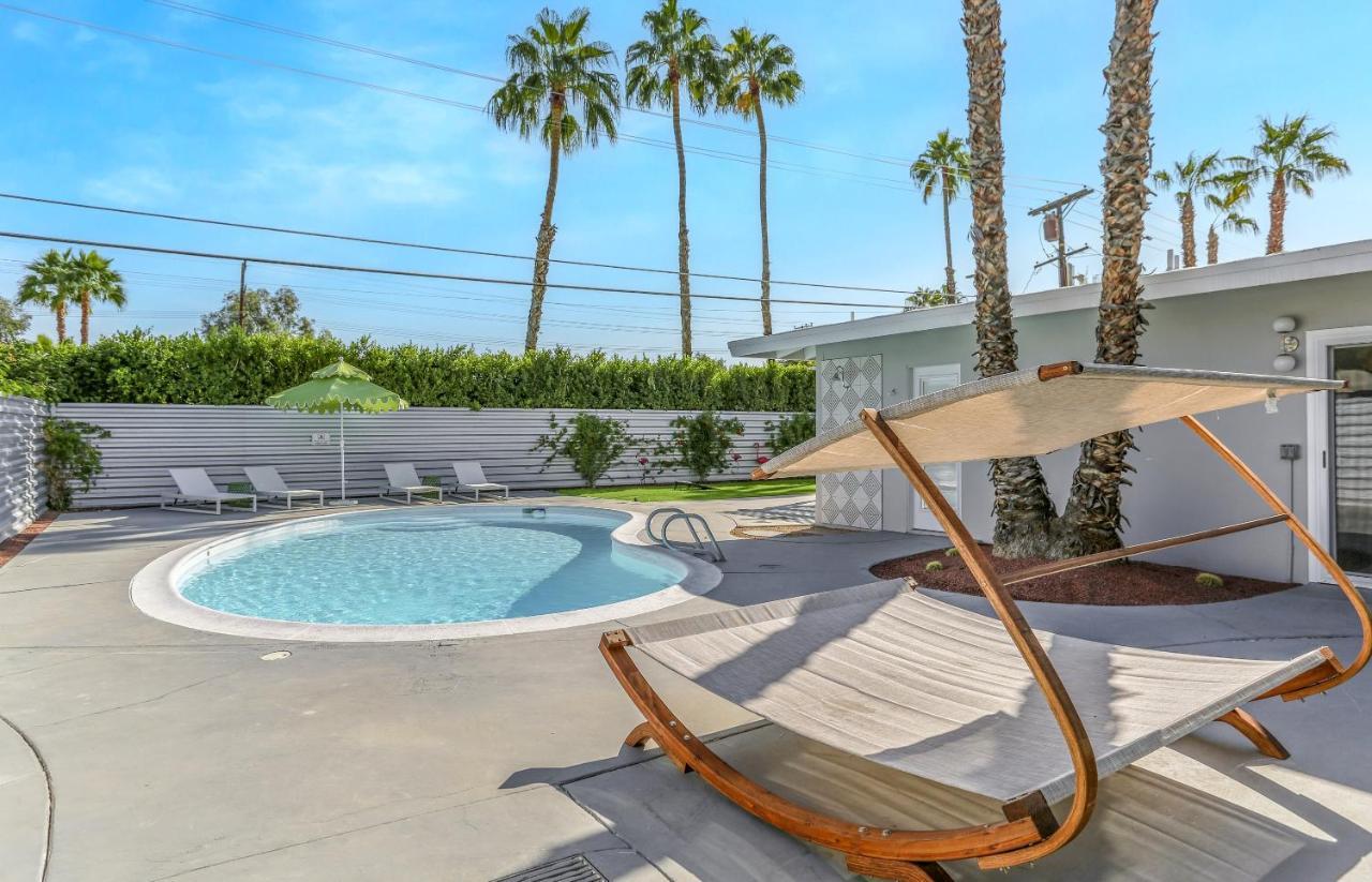 Desert Flamingo Ps - A Ryson * Palm Springs