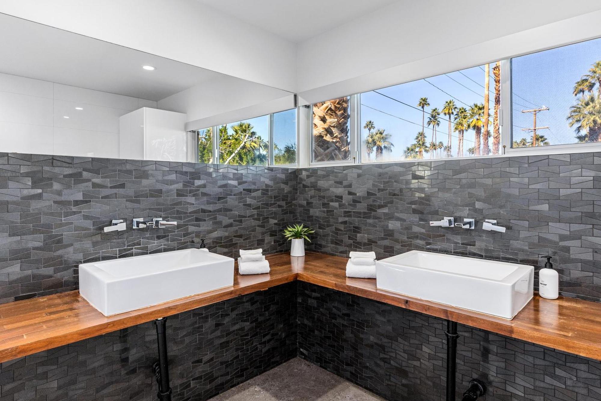 Villa Deepwell Modern By Acme House Company