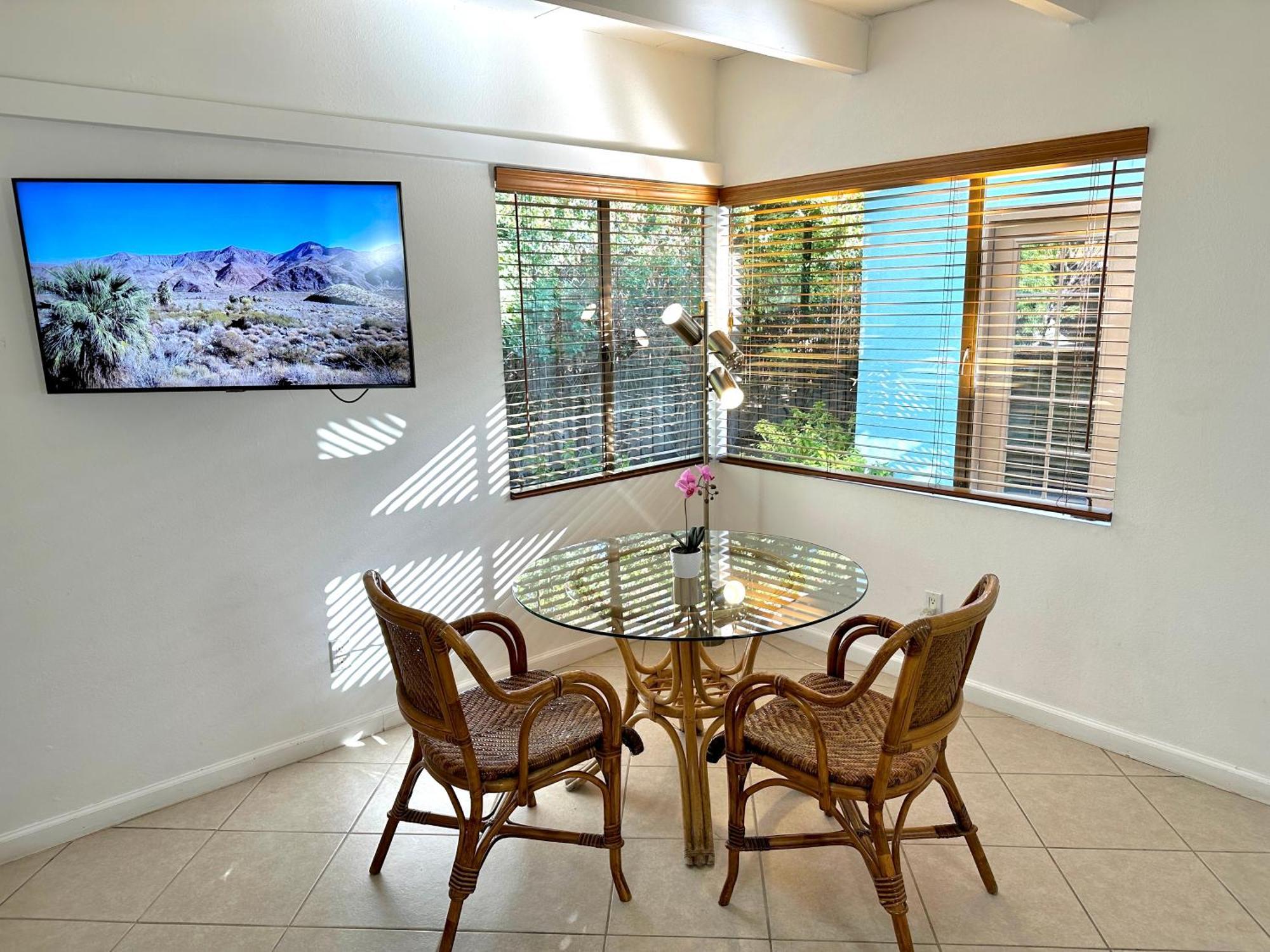Vista Grande - A Gay Men's 4* Palm Springs