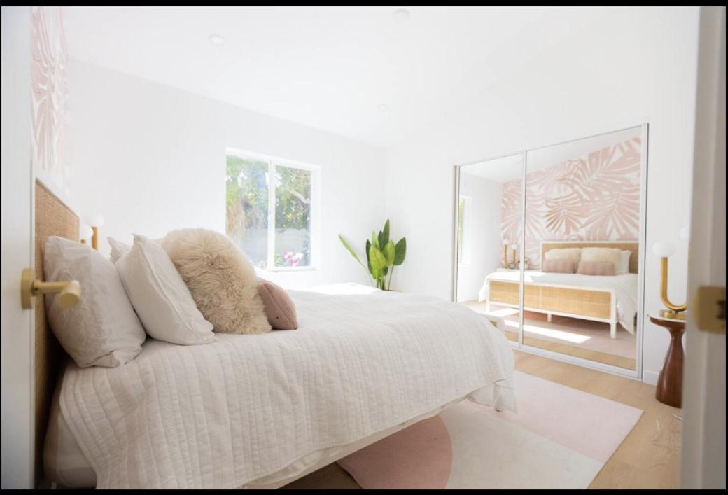 The Pink Paloma - A Barbie Inspired In Villa Palm Springs