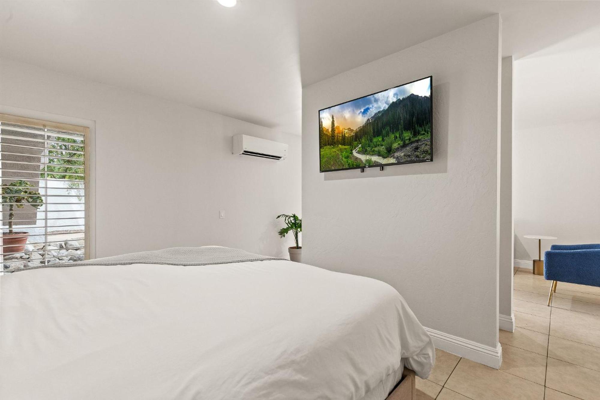 Casa Oliver & - A Men's Clothing Optional In