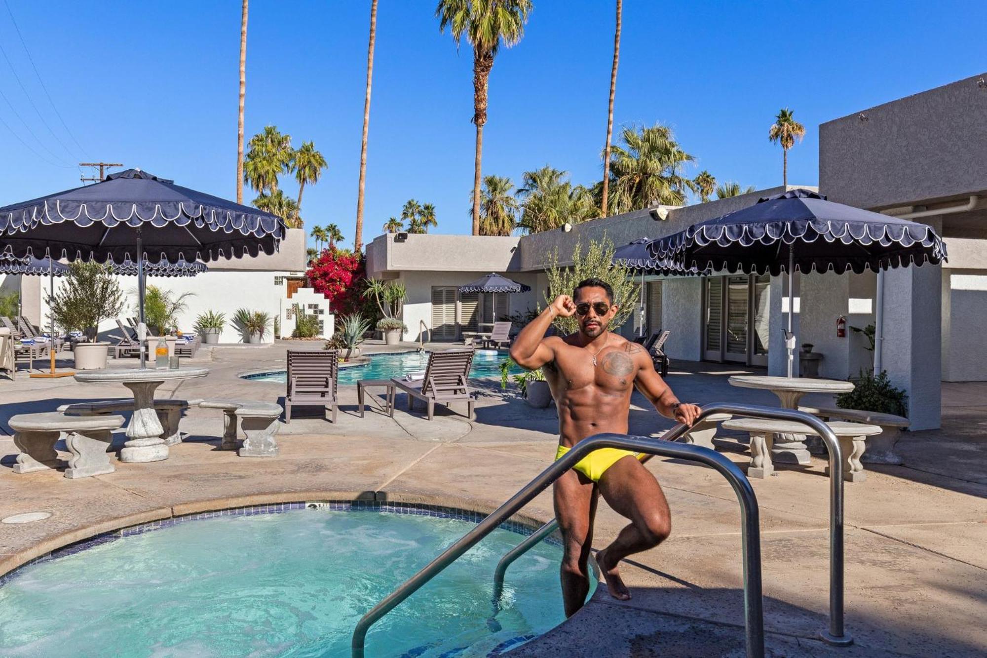 Casa Oliver & - A Men's Clothing Optional In Palm Springs