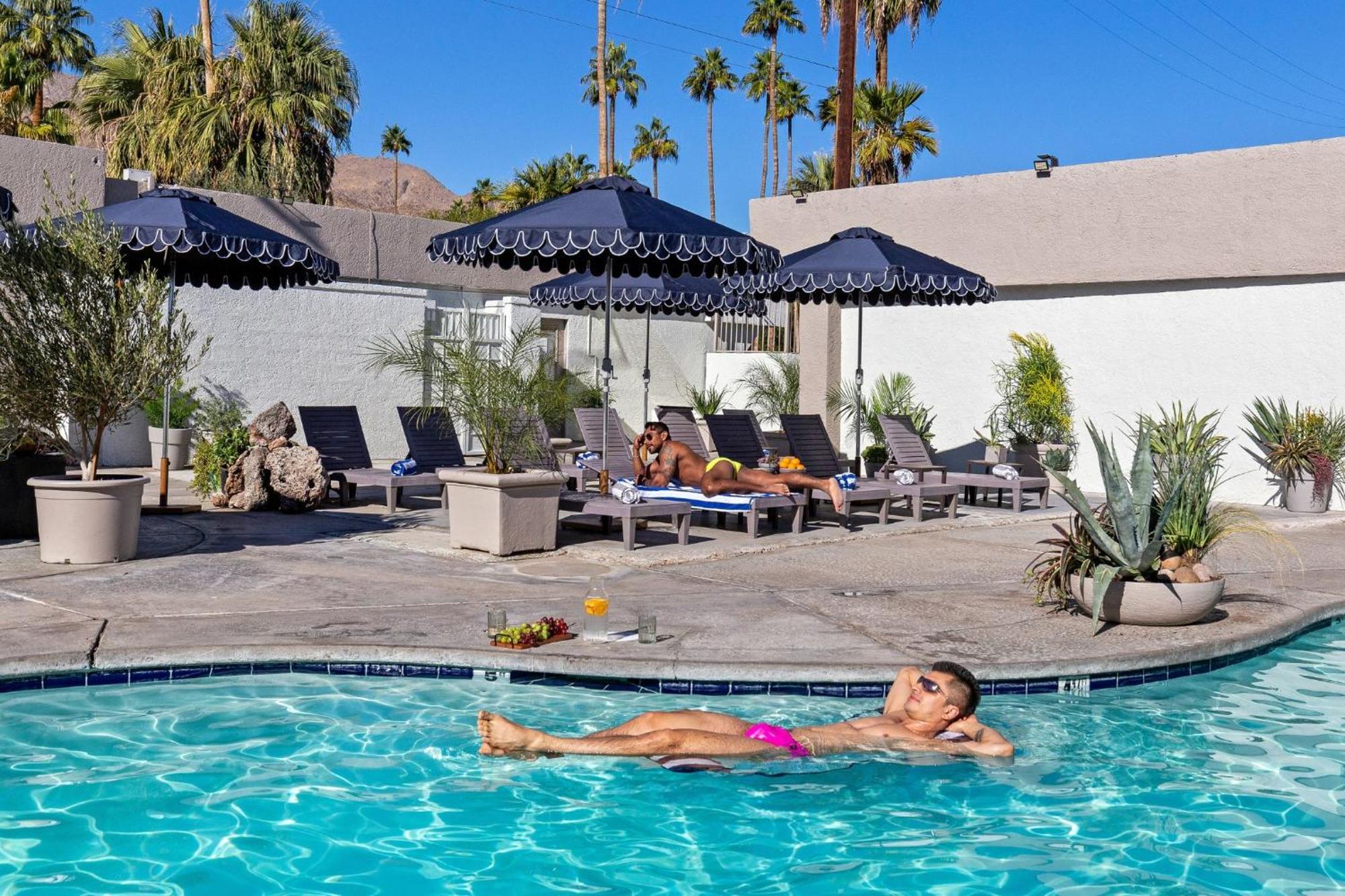 Casa Oliver & - A Men's Clothing Optional In Palm Springs