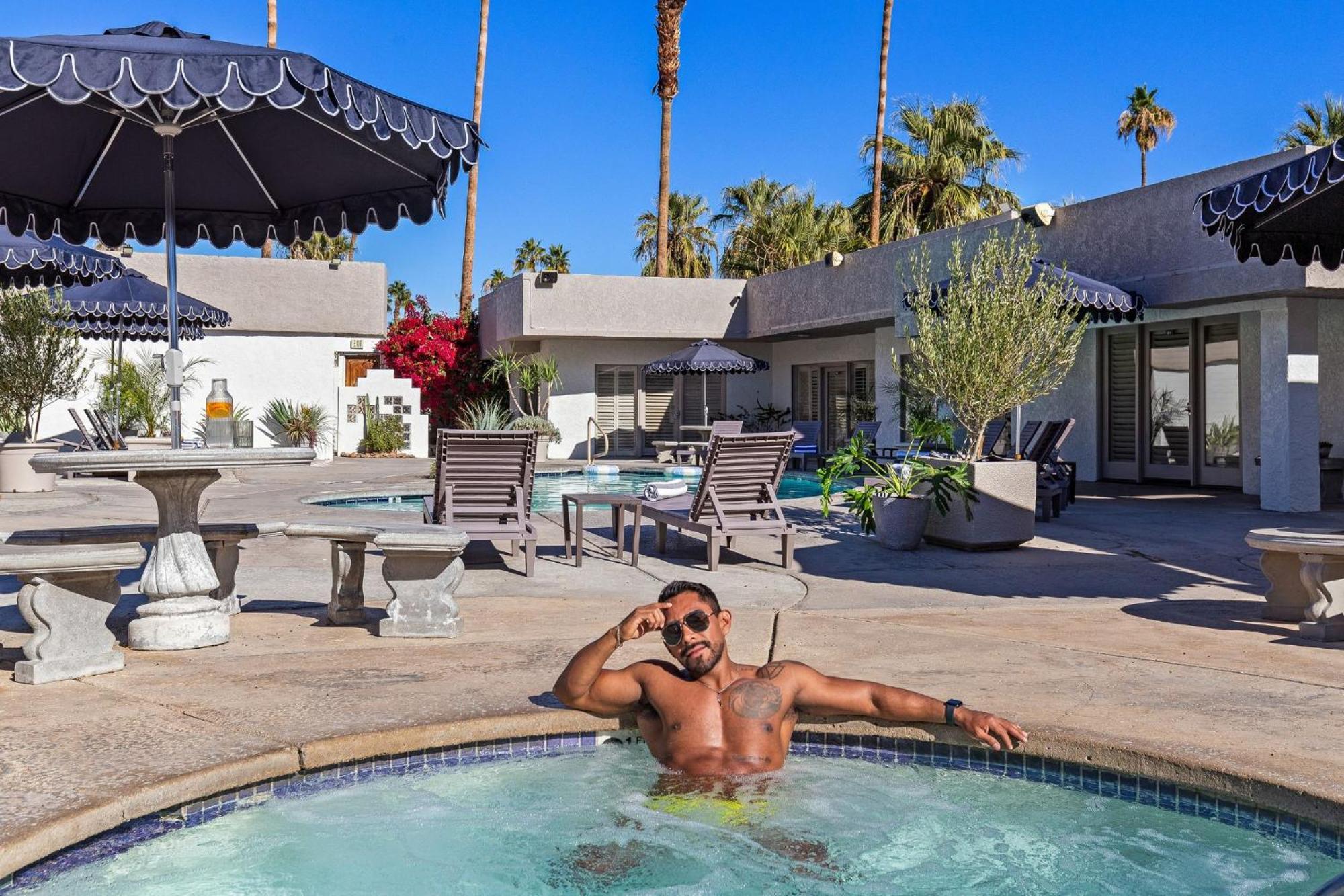 Hotel Casa Oliver & - A Men's Clothing Optional In *