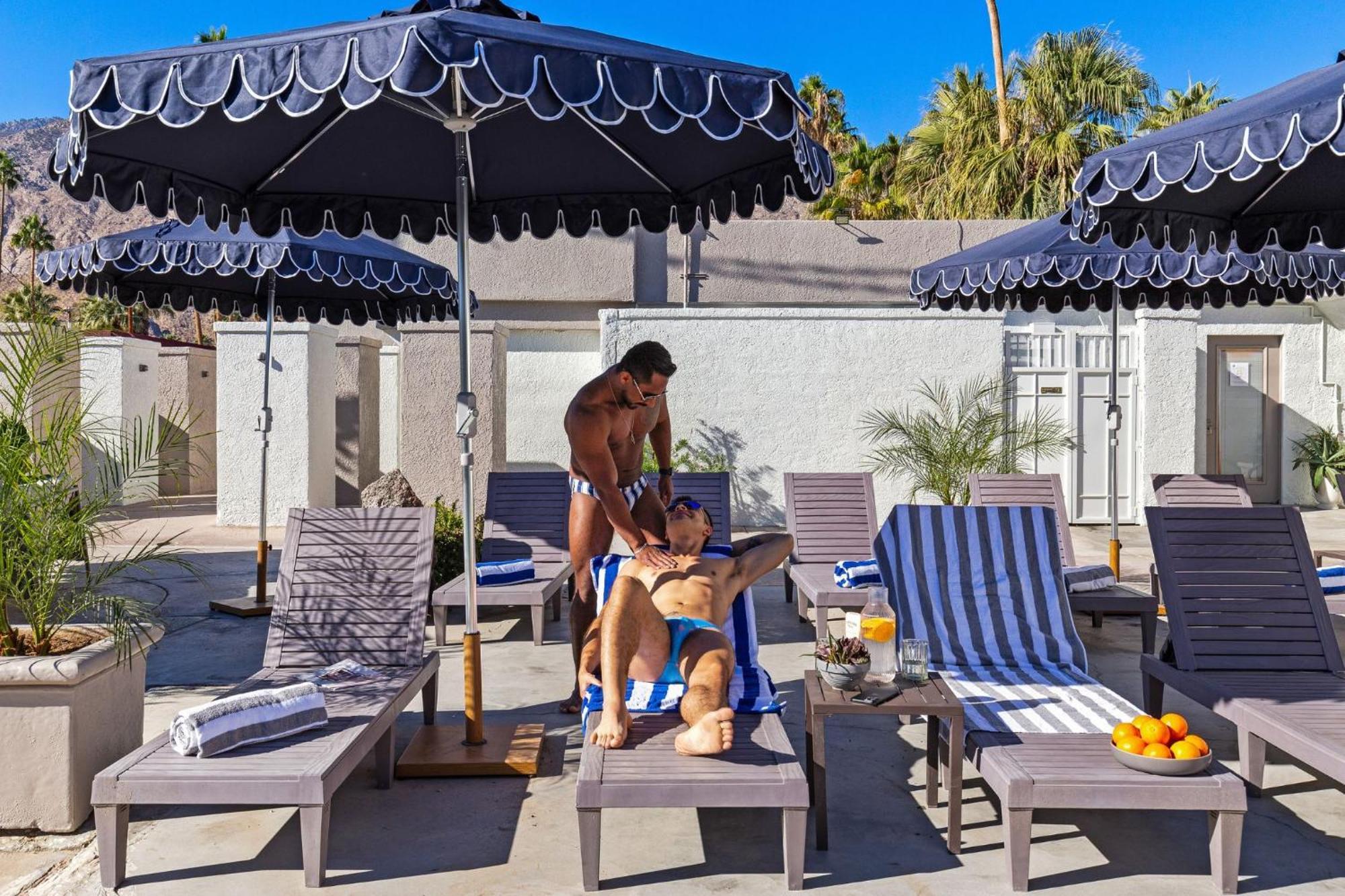 Casa Oliver & - A Men's Clothing Optional In *
