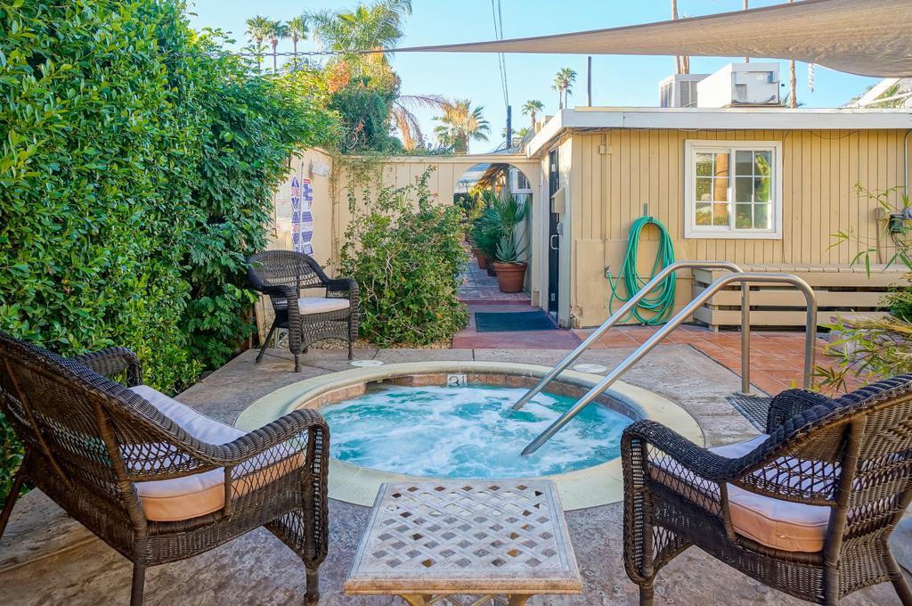 La Dolce & - A Gay Men's Clothing Optional Palm Springs