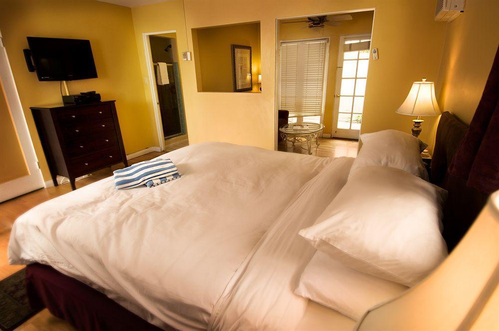 La Dolce & - A Gay Men's Clothing Optional 4* Palm Springs