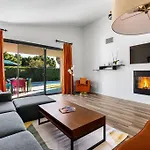 The Sunset House Pool & Spa