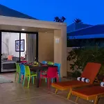 The Sunset House Pool & Spa