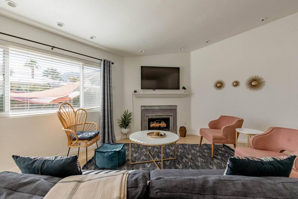 The Yorba Oasis W/pool Holiday home *