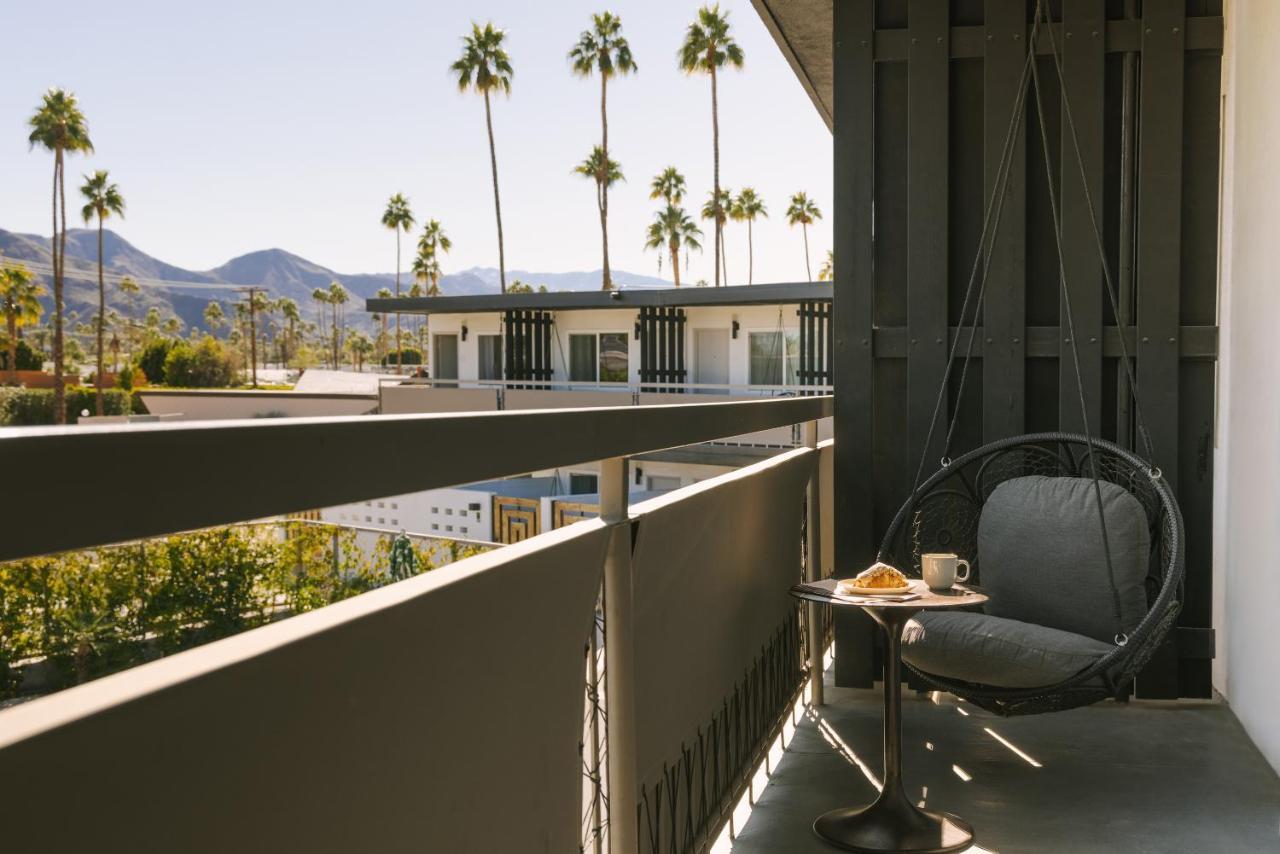 The V Powered By Sonder Hotel *