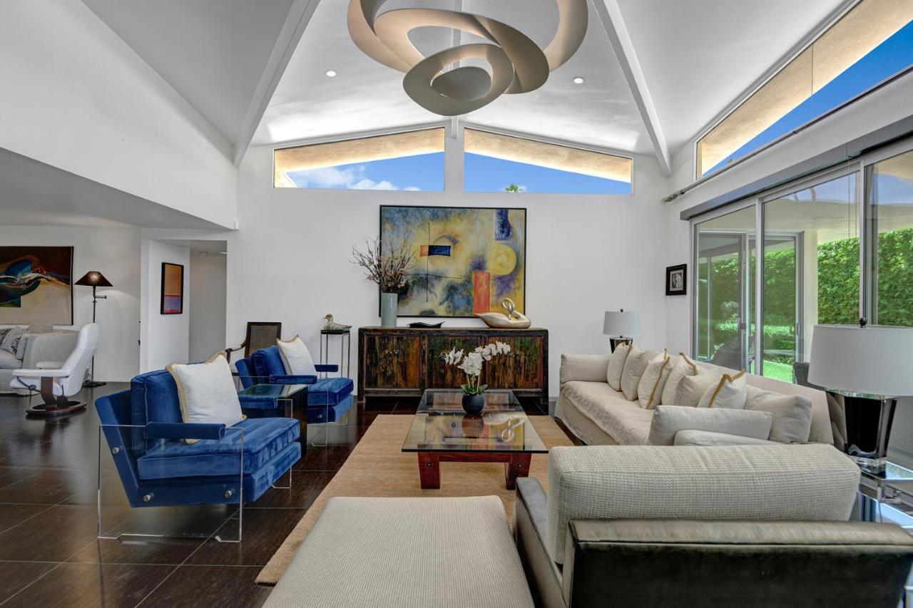 Holiday home Canyon Palms Estate- Ultra-luxe, Pool, Spa, Firepit, Outdoor Kitchen &