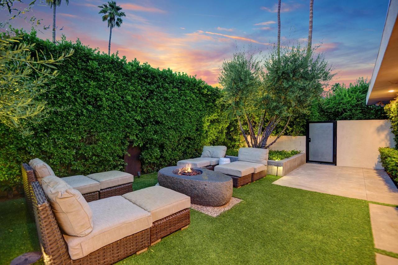 Canyon Palms Estate- Ultra-luxe, Pool, Spa, Firepit, Outdoor Kitchen & Holiday home