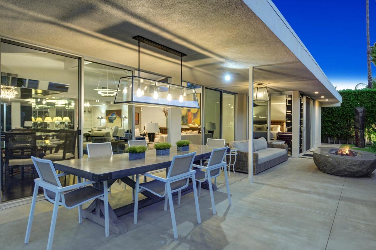 Canyon Palms Estate- Ultra-luxe, Pool, Spa, Firepit, Outdoor Kitchen & Holiday home *