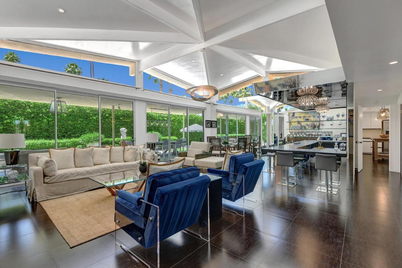 Holiday home Canyon Palms Estate- Ultra-luxe, Pool, Spa, Firepit, Outdoor Kitchen & Palm Springs