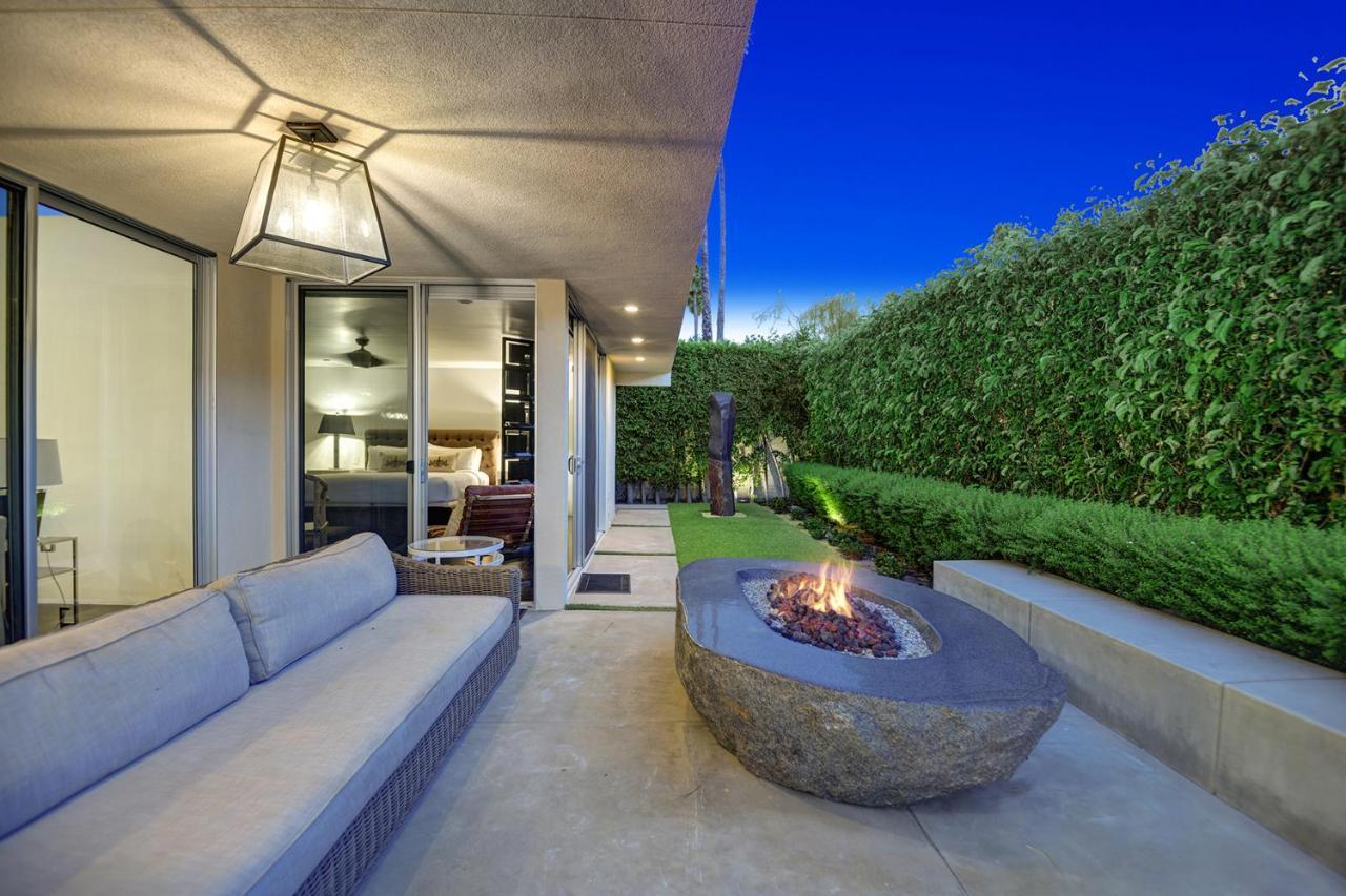 Holiday home Canyon Palms Estate- Ultra-luxe, Pool, Spa, Firepit, Outdoor Kitchen & Palm Springs