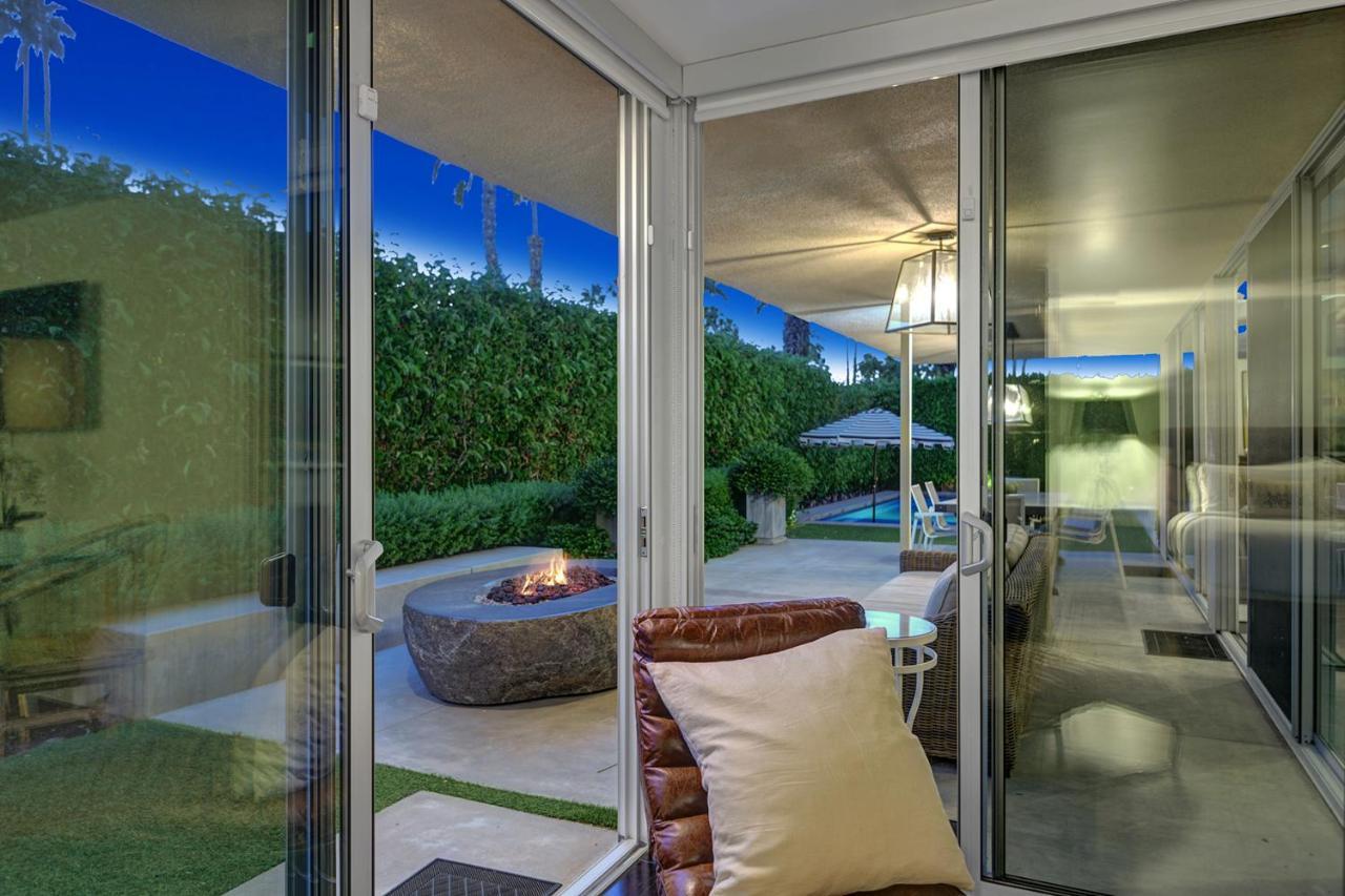 Holiday home Canyon Palms Estate- Ultra-luxe, Pool, Spa, Firepit, Outdoor Kitchen & Palm Springs