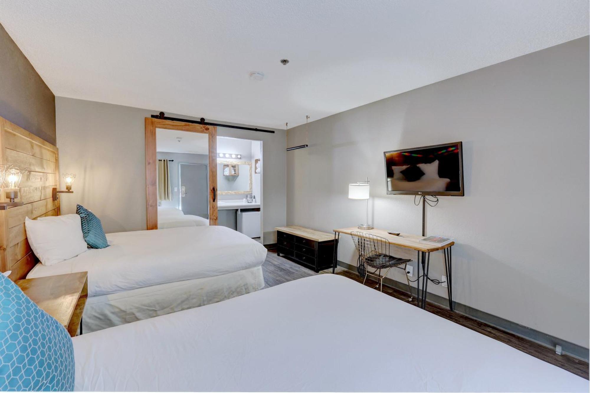 The Infusion Club Hotel Palm Springs