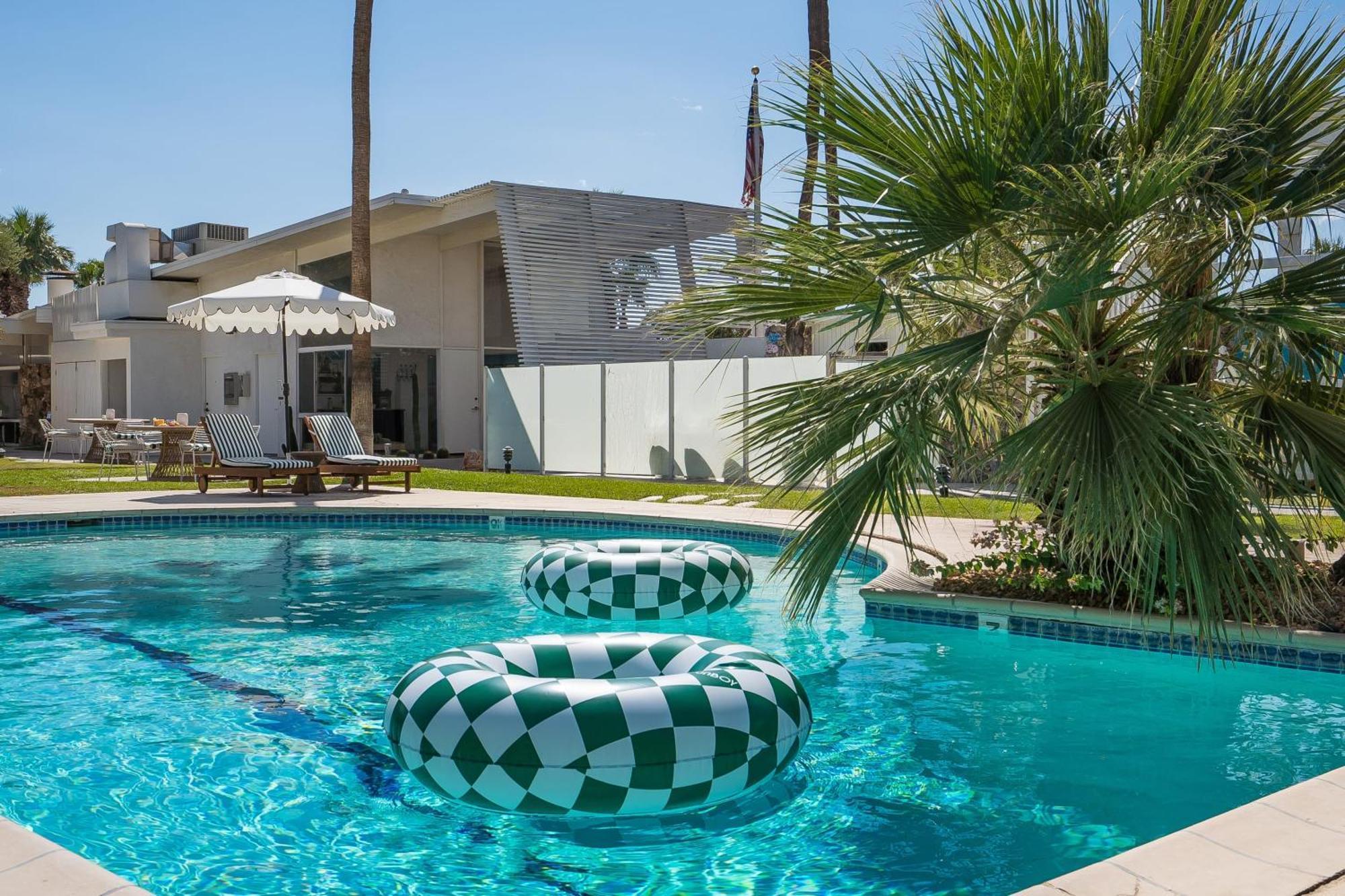 Monkey Tree By Avantstay Stylish In W Pool Hotel Palm Springs