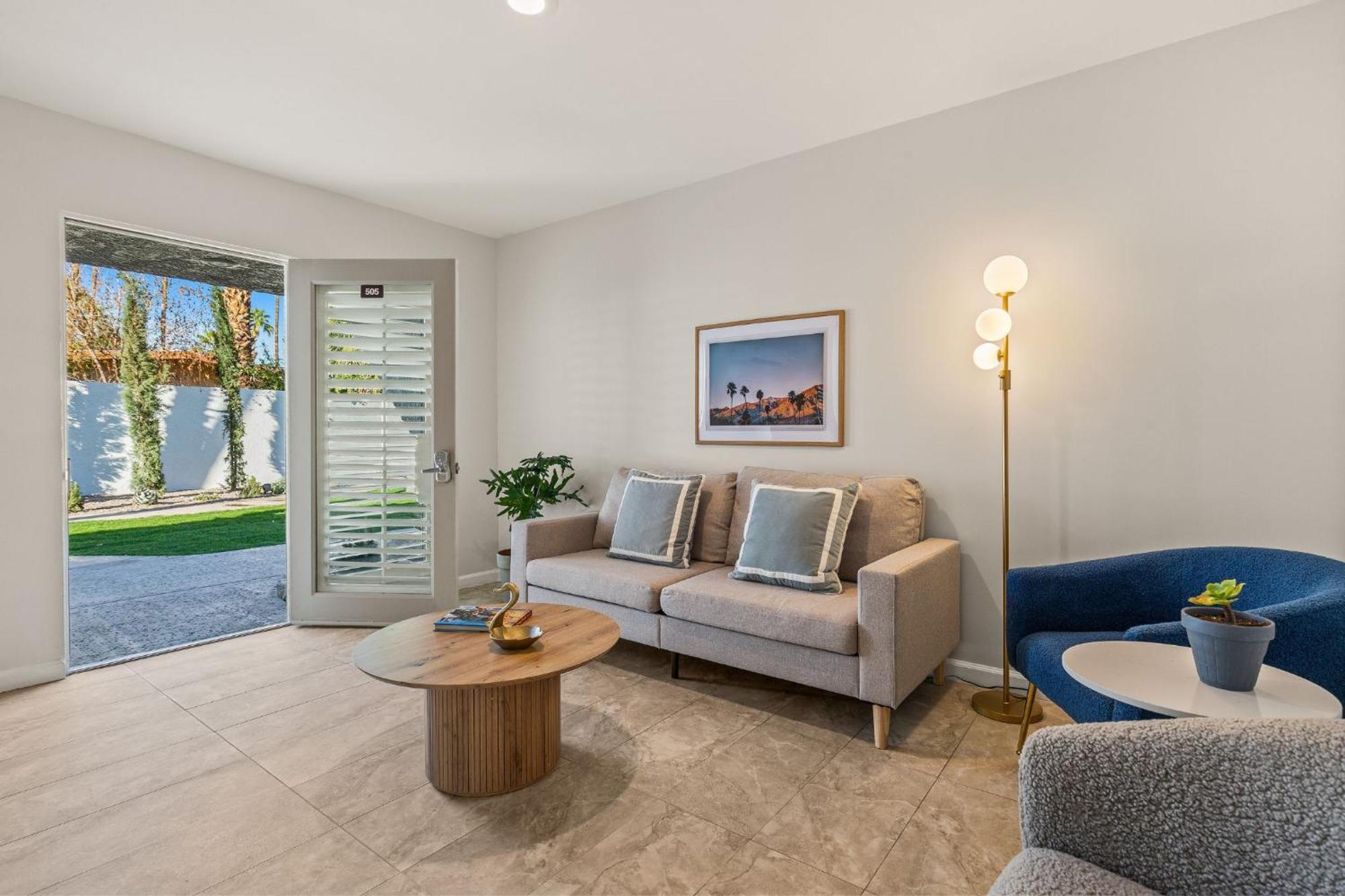 Casa Oliver & - A Men's Clothing Optional In * Palm Springs