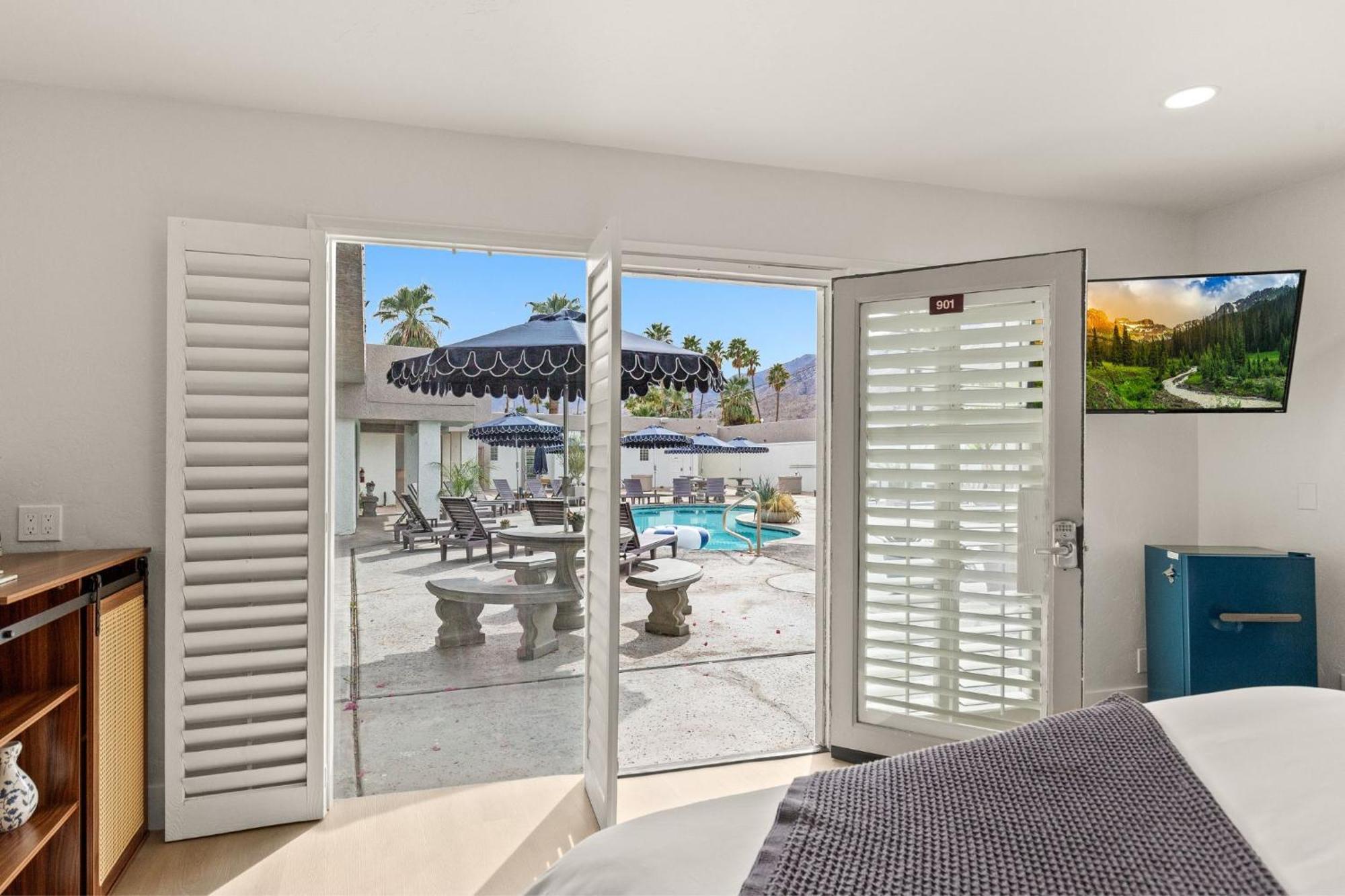 Casa Oliver & - A Men's Clothing Optional In
