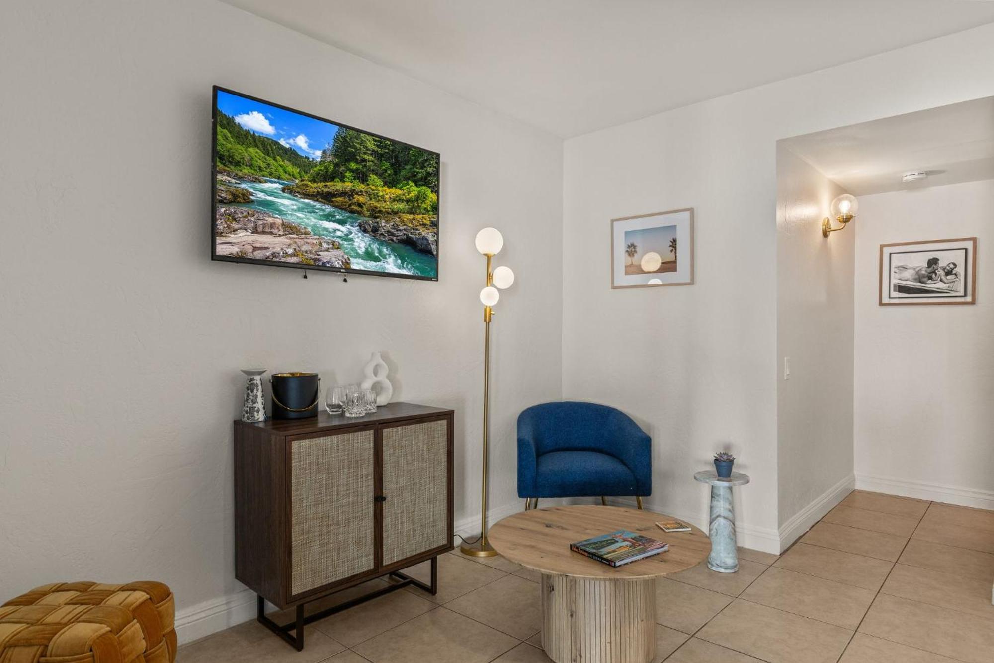 Hotel Casa Oliver & - A Men's Clothing Optional In Palm Springs