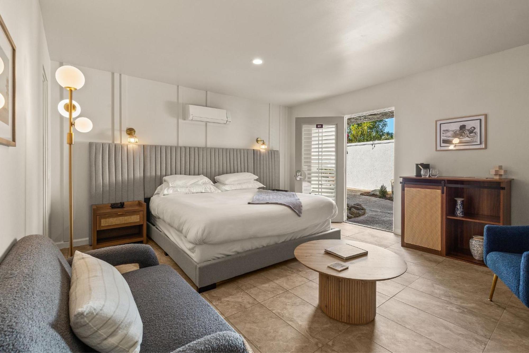 Hotel Casa Oliver & - A Men's Clothing Optional In Palm Springs