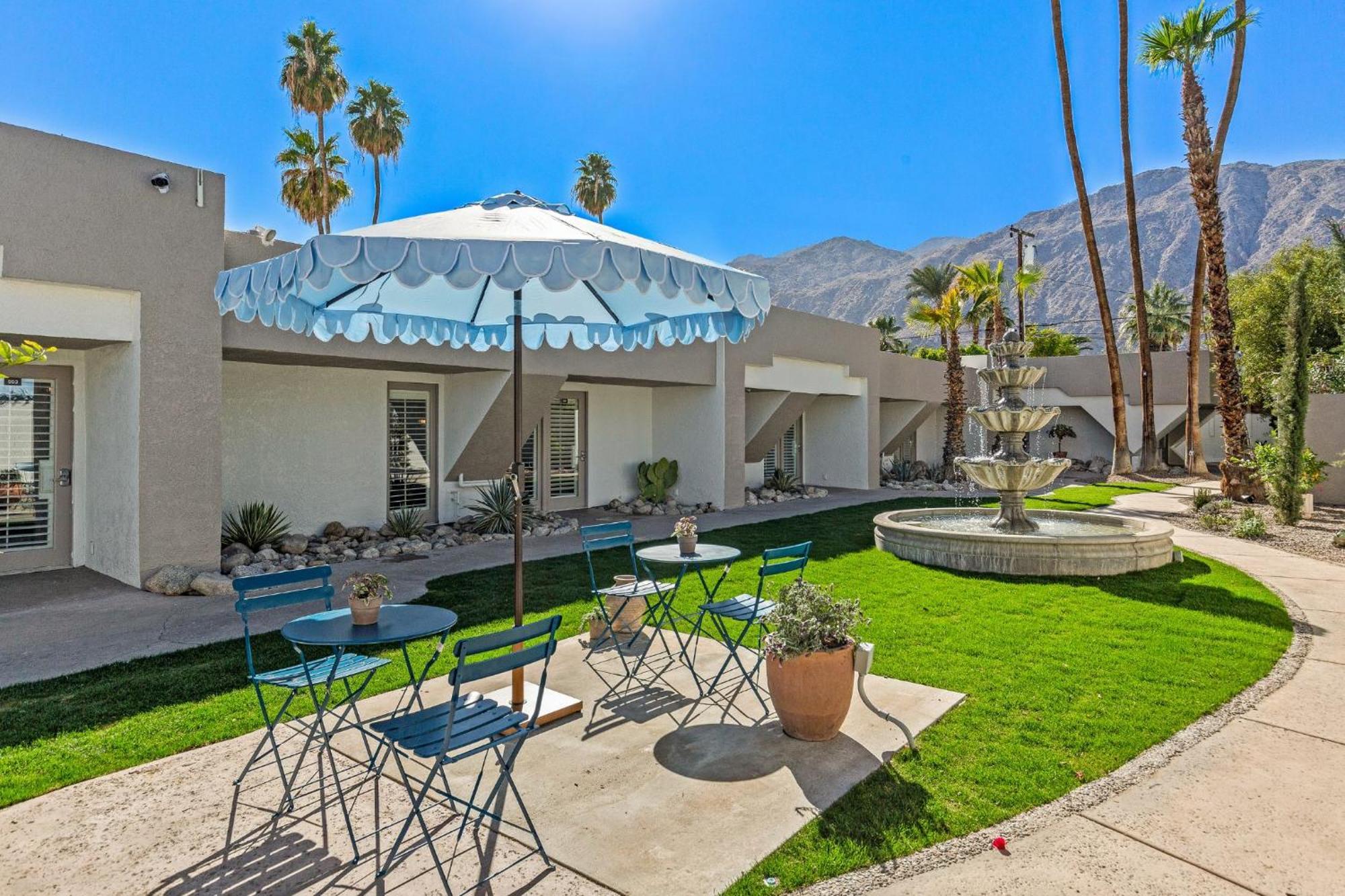Casa Oliver & - A Men's Clothing Optional In *