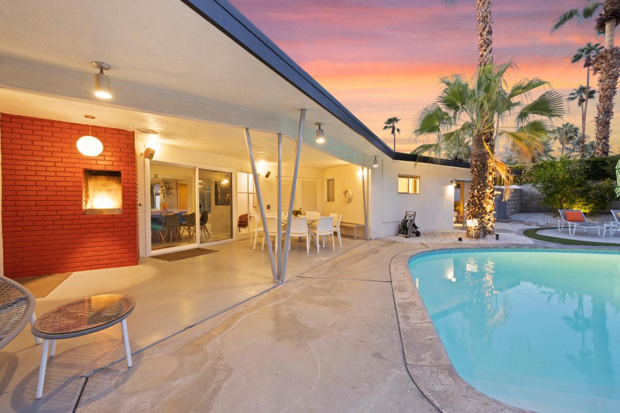 K0010 - The Retro House Holiday home Palm Springs