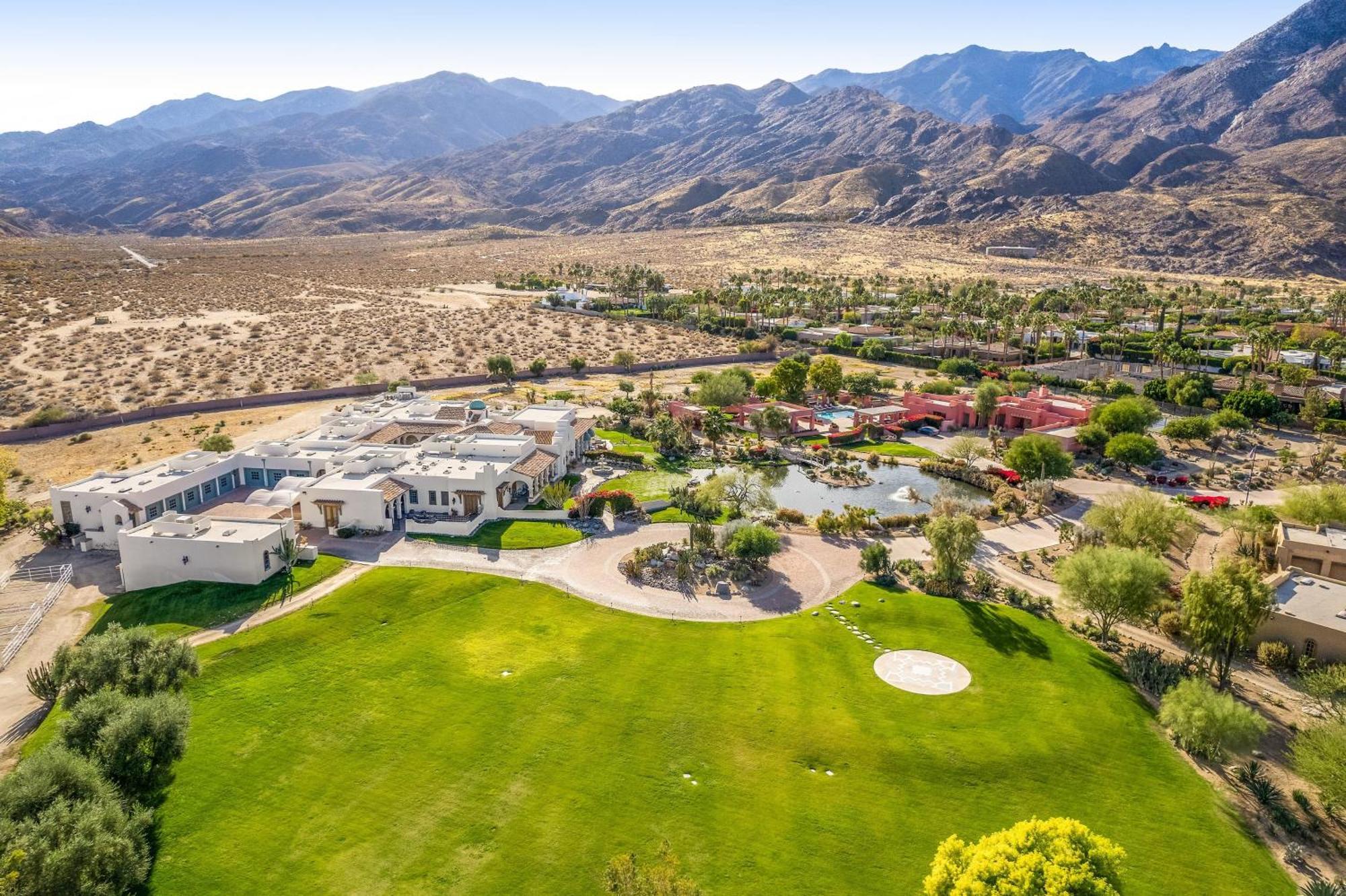 The Pond Estate By Avantstay Designer Compound W Multiple Pools Tennis View Holiday home *