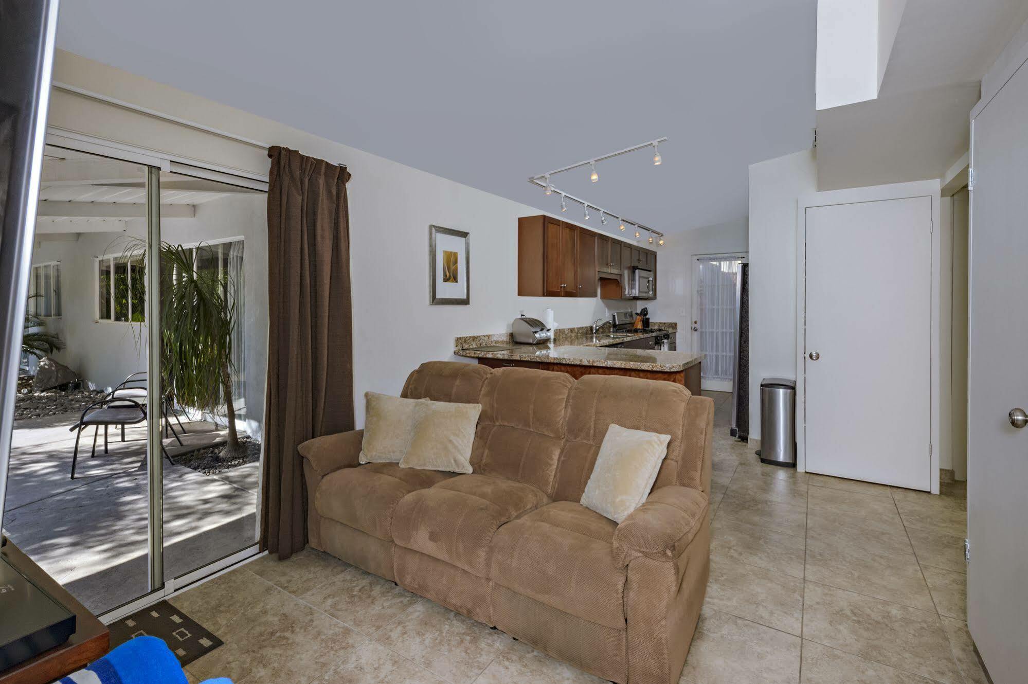 Avance 4* Palm Springs