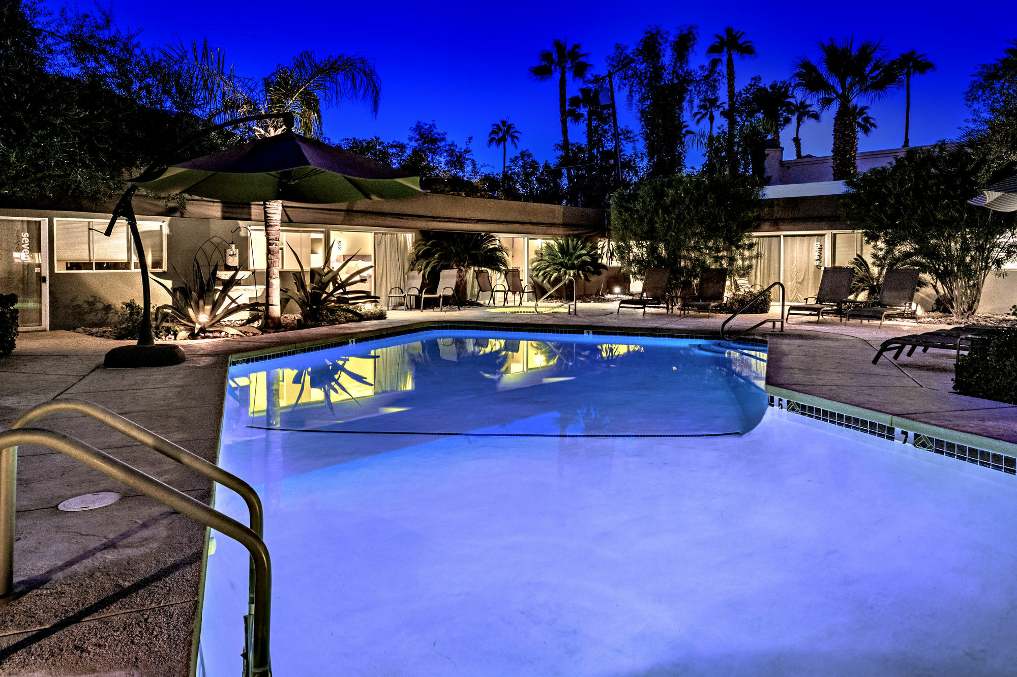 Avance Palm Springs