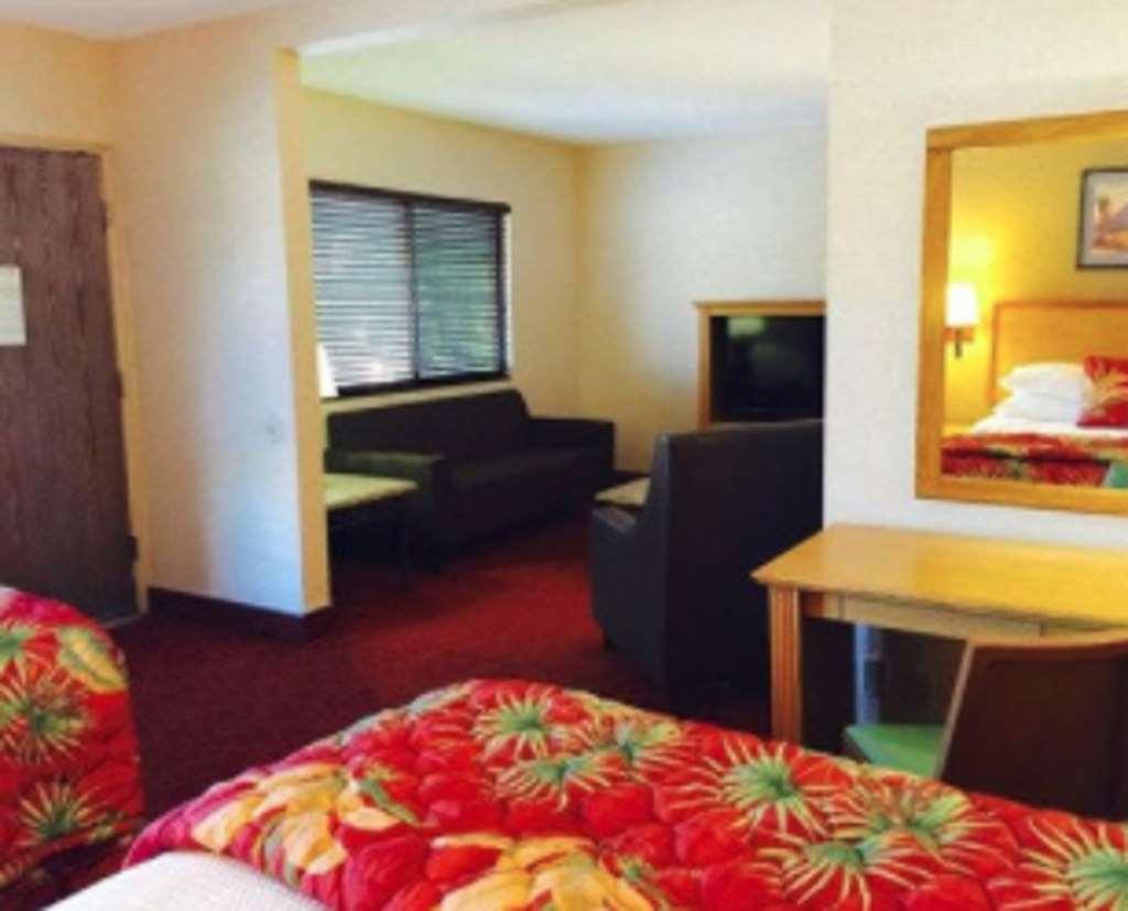 Caliente Tropics Hotel 3*