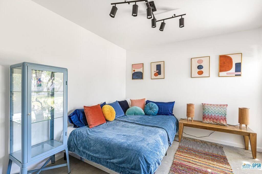 Wonderfully Reimagined 3bd 2bath Mid-century Palm Springs