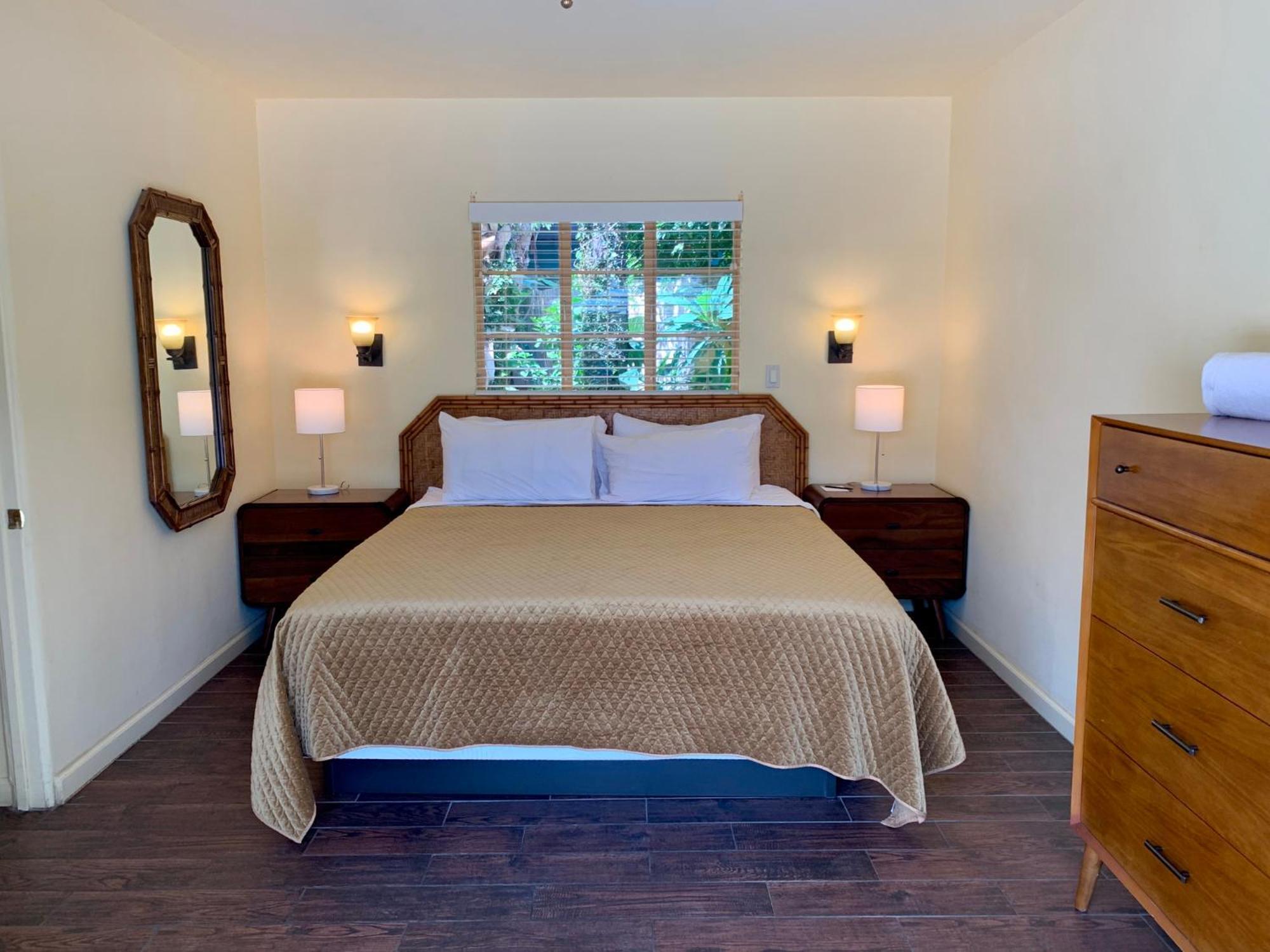 Vista Grande - A Gay Men's Resort Palm Springs