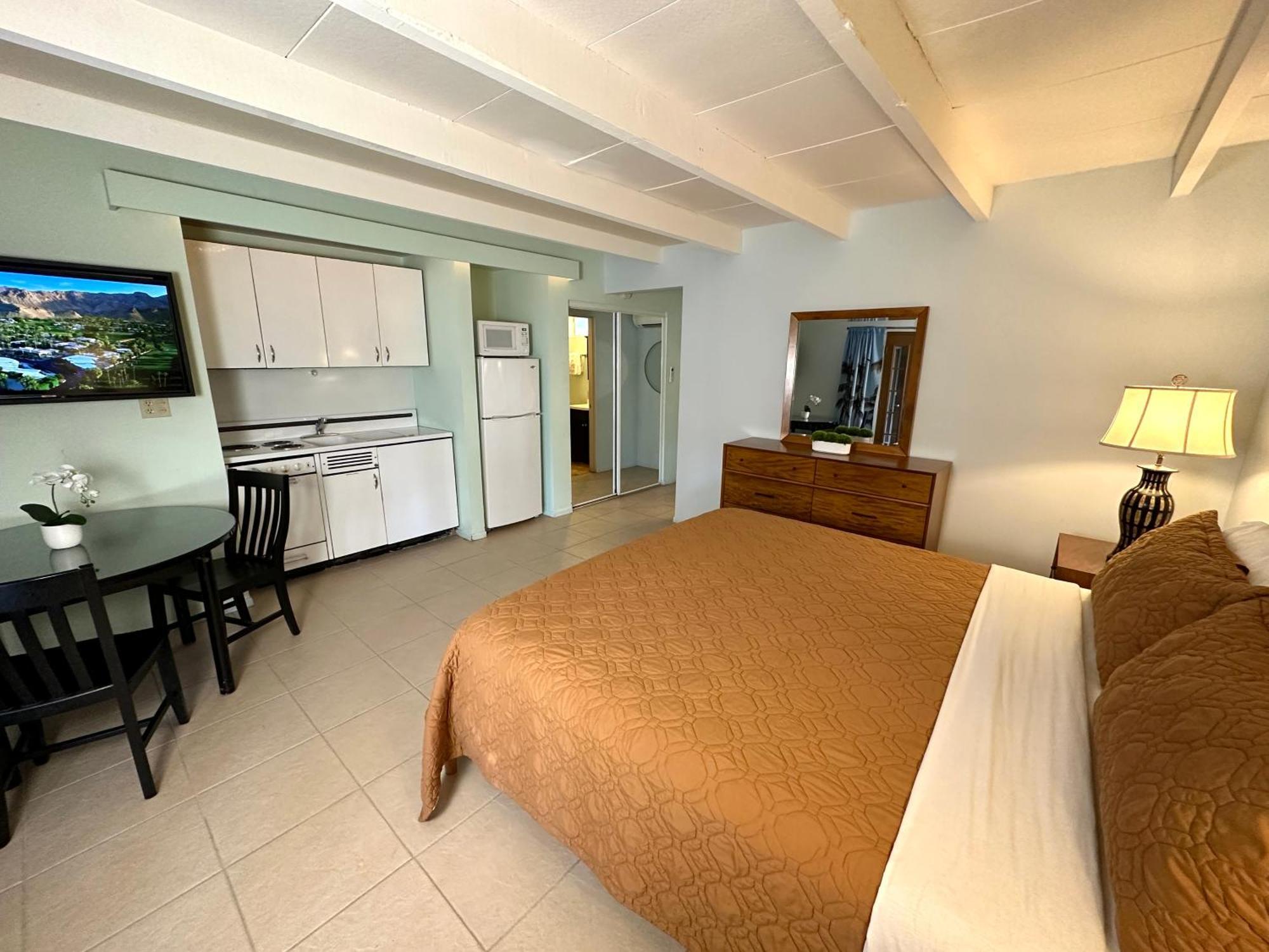 Resort Vista Grande - A Gay Men's Palm Springs