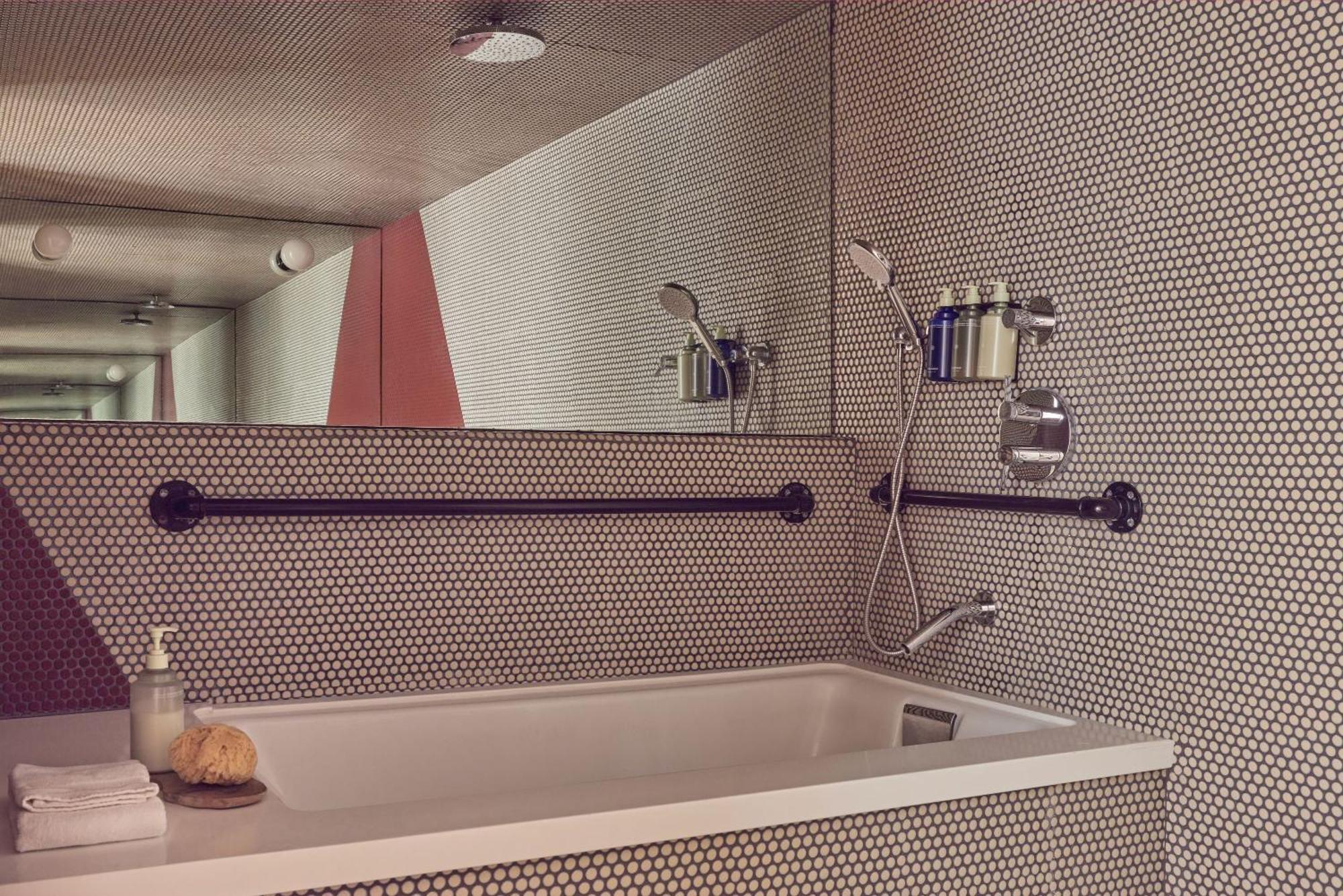 Hotel Ace And Swim Club 4*