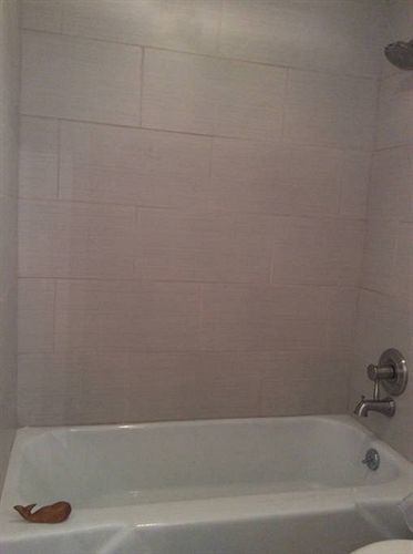 Spacious Downtown 2*