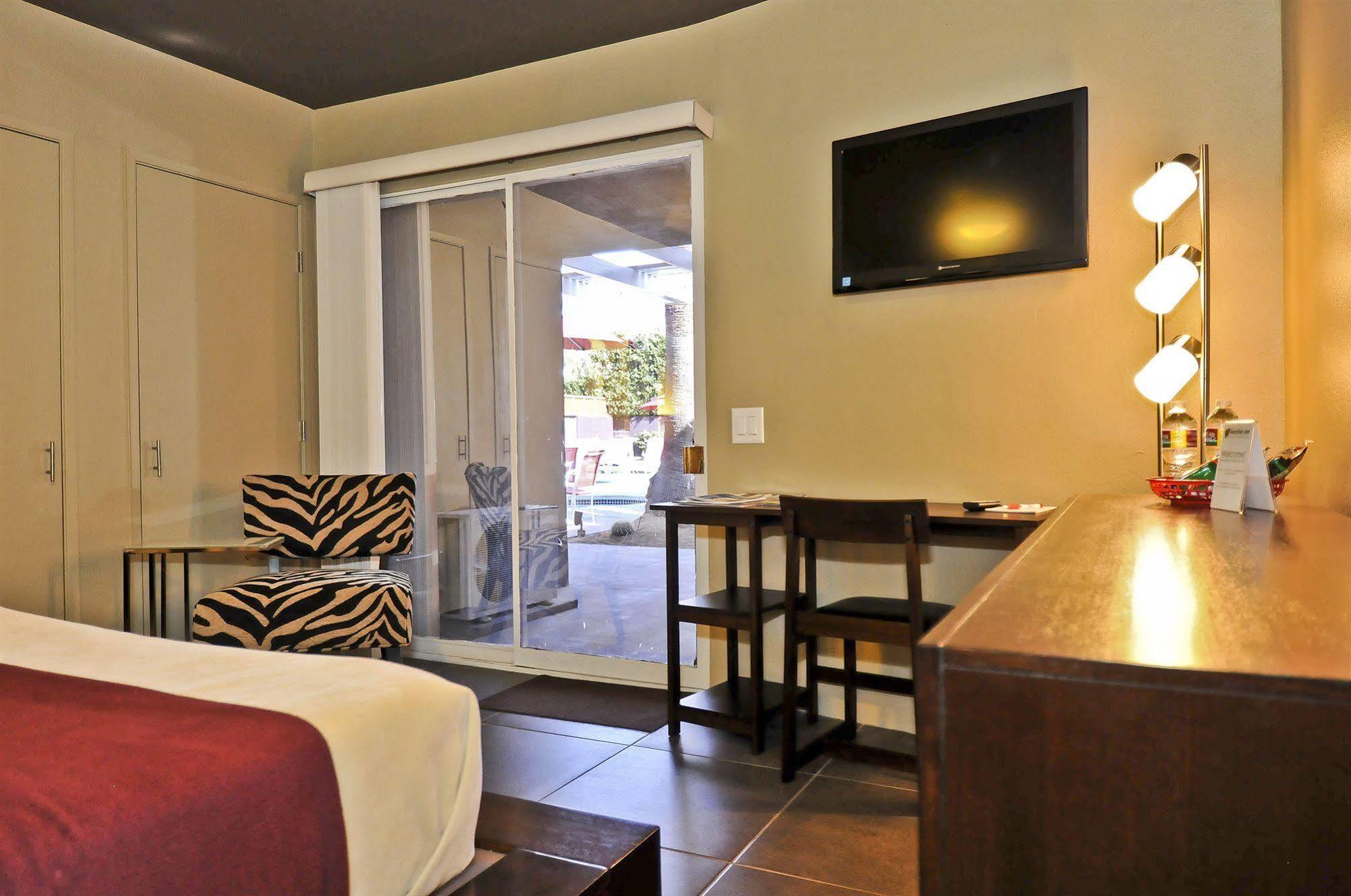 Hotel Bearfoot - Clothing Optional For Gay Men