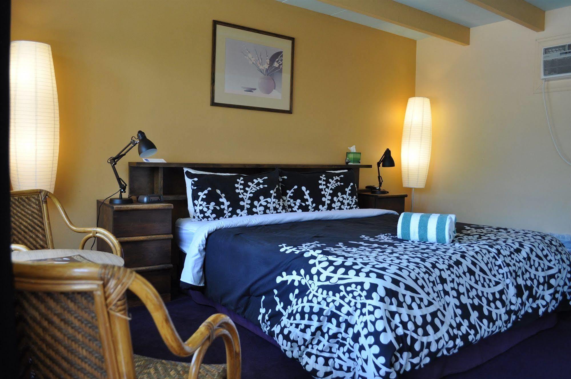 Vista Grande - A Gay Men's Palm Springs